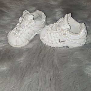 Adorable toddler's Nike tennis shoes size 6